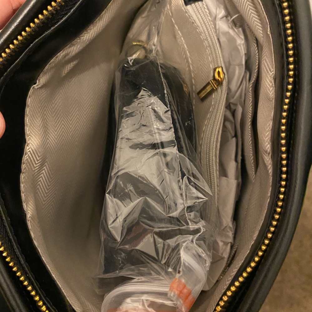 purses - Picture 4 of 7